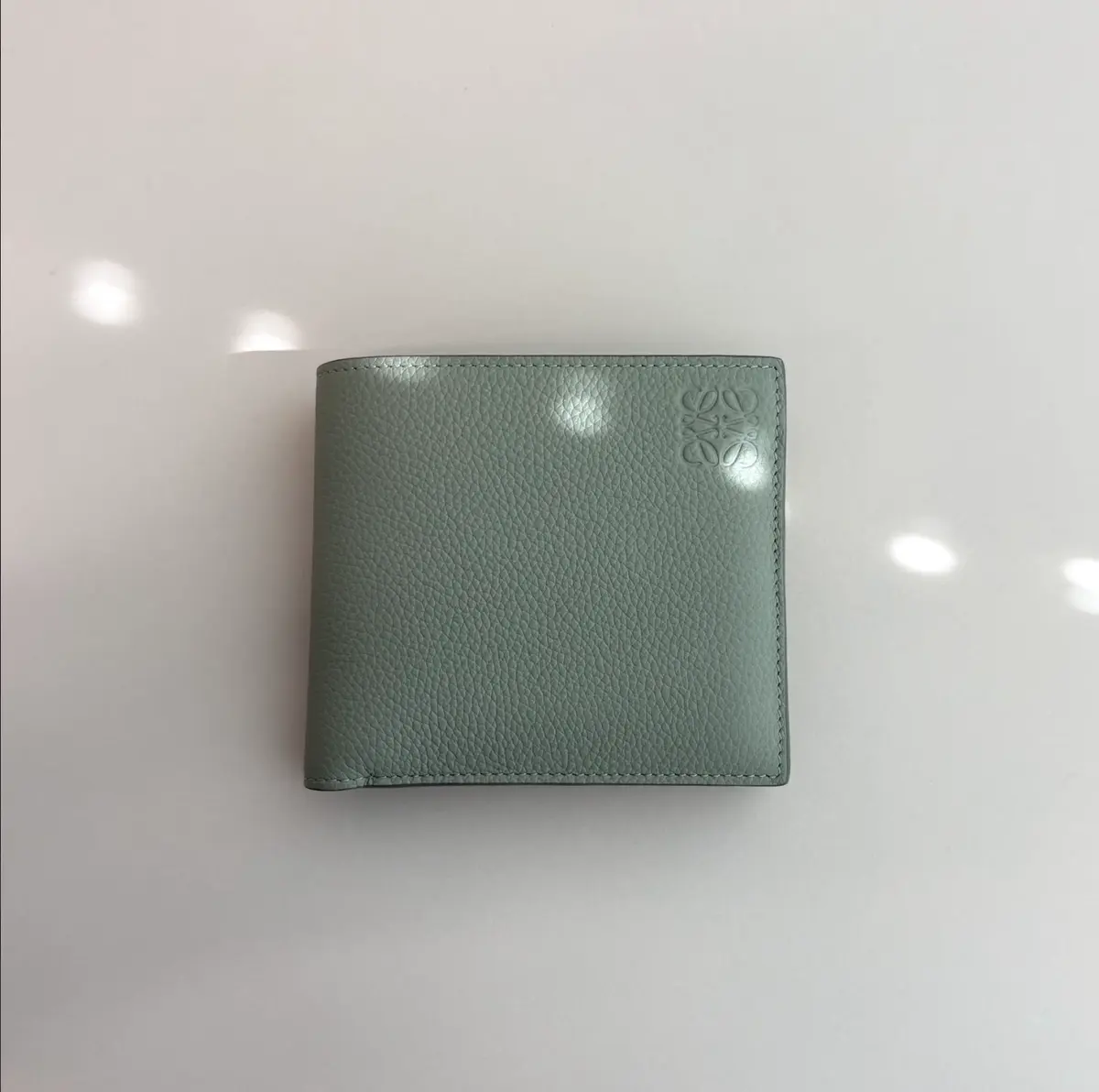 ロエベの二つ折り財布 エクラ編集部員の偏愛名品図鑑 