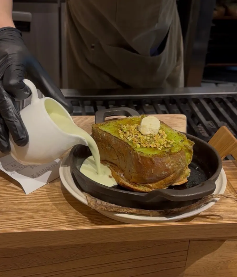 StandardBread スタンダードブレッド 狎鴎亭 テテ ピスタチオフレンチトースト 朝活 韓国 カフェ ベーカリー