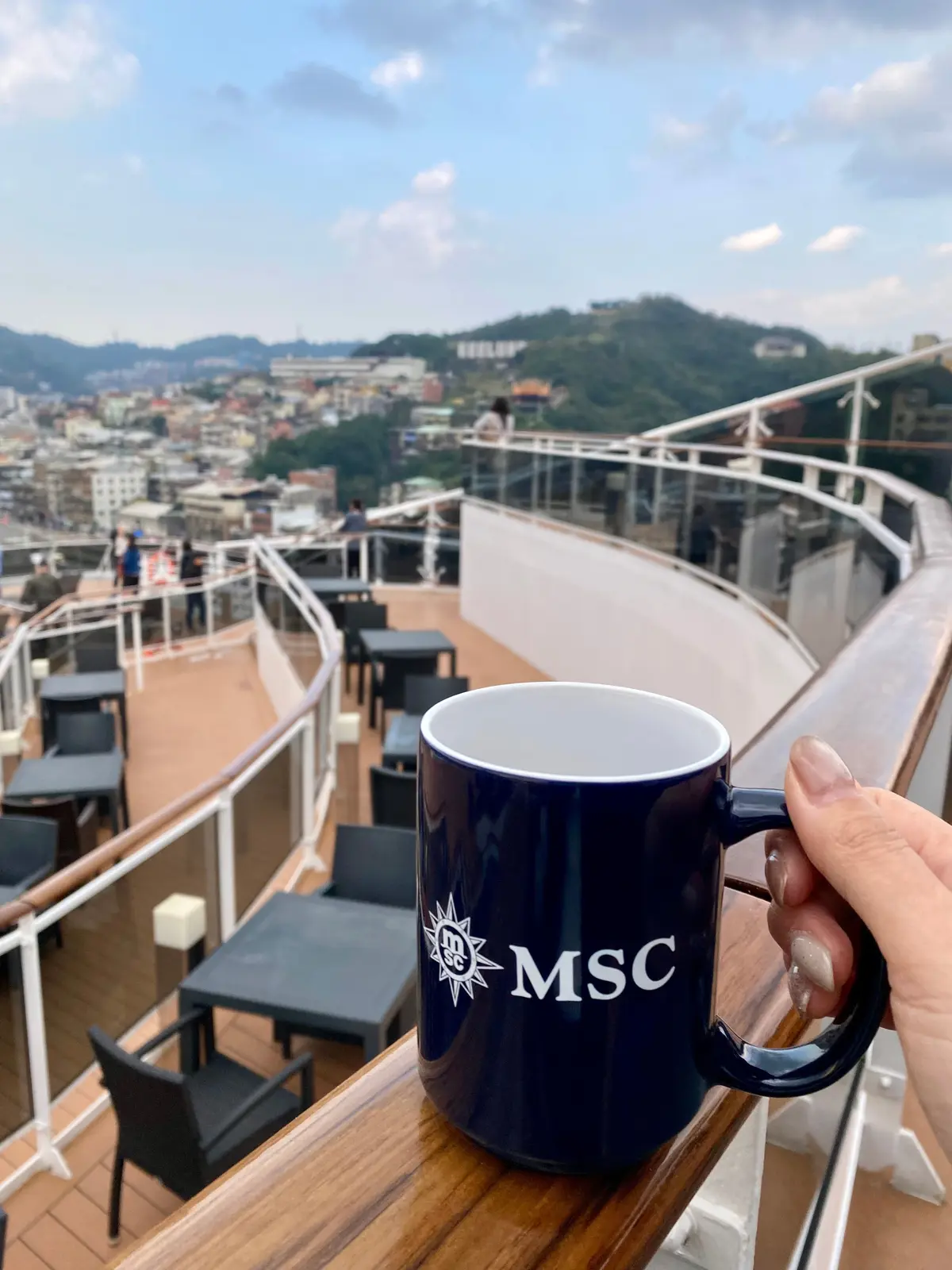 MSCベリッシマ 船内カップ デッキ コーヒー 朝の船内時間 沖縄発着クルーズ 大人のクルーズ旅
