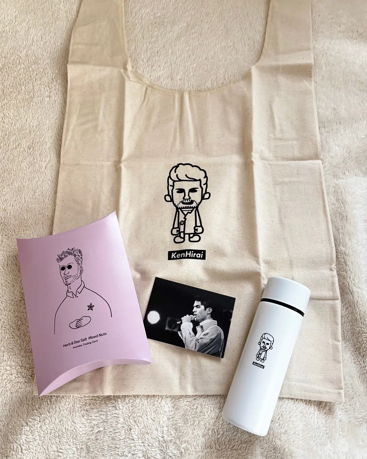 トレカ付きミックスナッツ、コットンエコバッグ、ミニマグボトル