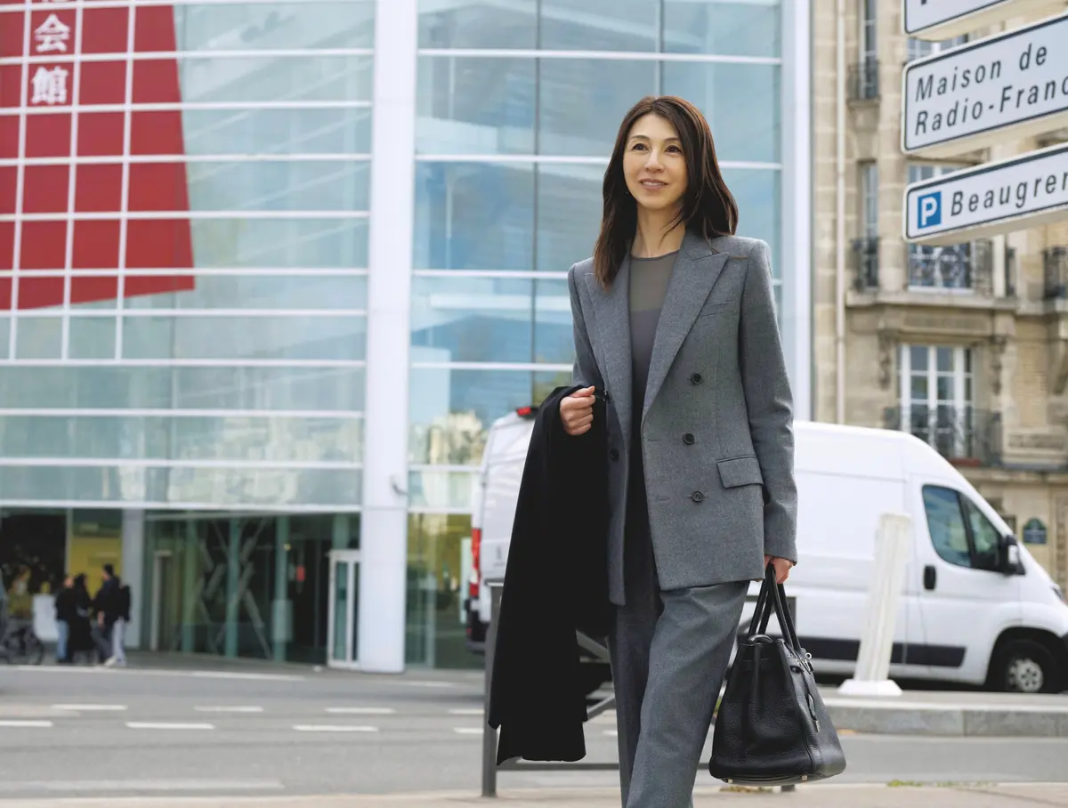 雨宮塔子さんの３DAYS in Paris　日仏の有識者が集まる会議には ジャケットがマストアイテム