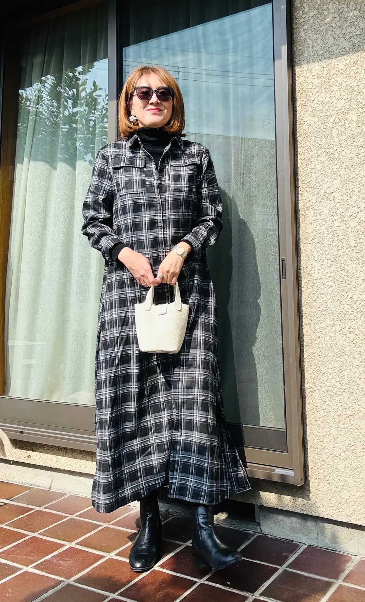 大人に似合う白ブーツ、白バッグコーデの画像_7