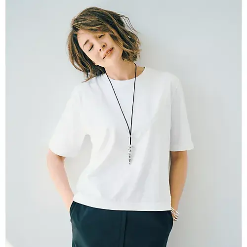 three dots×eclat 【戸野塚かおるさん別注】パウダリーコットンTシャツ ￥16,500