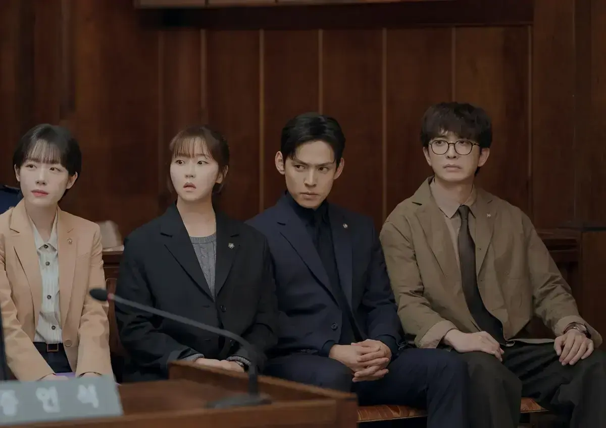 Netflixシリーズ「プロボノ: アナタの正義救います!」独占配信中