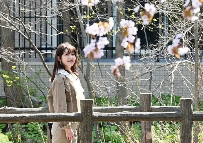 ZARAのデニムにフリルブラウスを合わせの画像_1