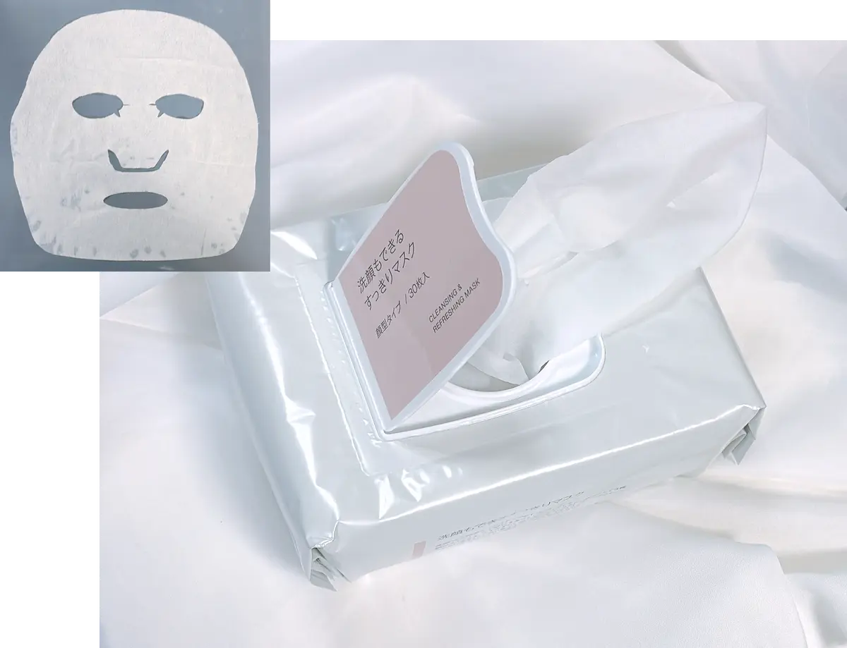 無印良品 洗顔もできるすっきりマスク 30枚入り ￥1,290／良品計画　白いシート状のフェイスマスクと、それを包む白いパッケージ。マスクには目、鼻、口の穴が開いており、パッケージには日本語と英語で「Cleansing & Refreshing Mask」と記載されている。
