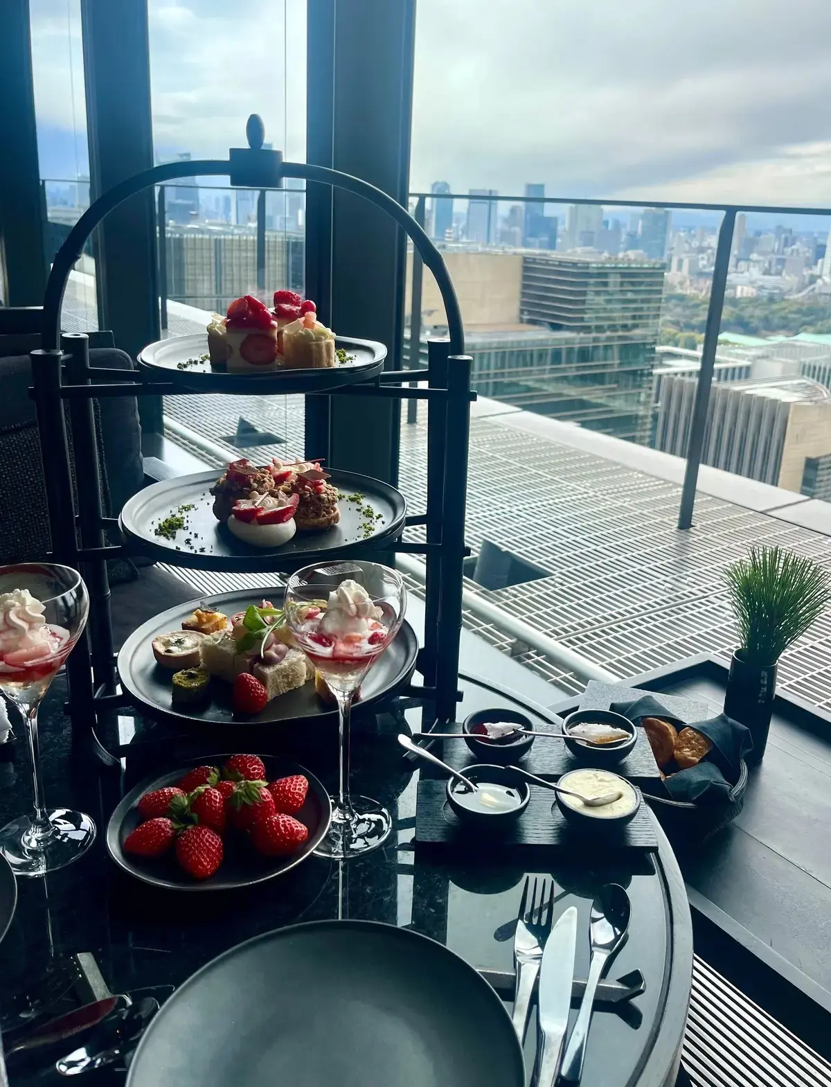 アマン東京 ザ・ラウンジbyアマン ストロベリーアフタヌーンティー