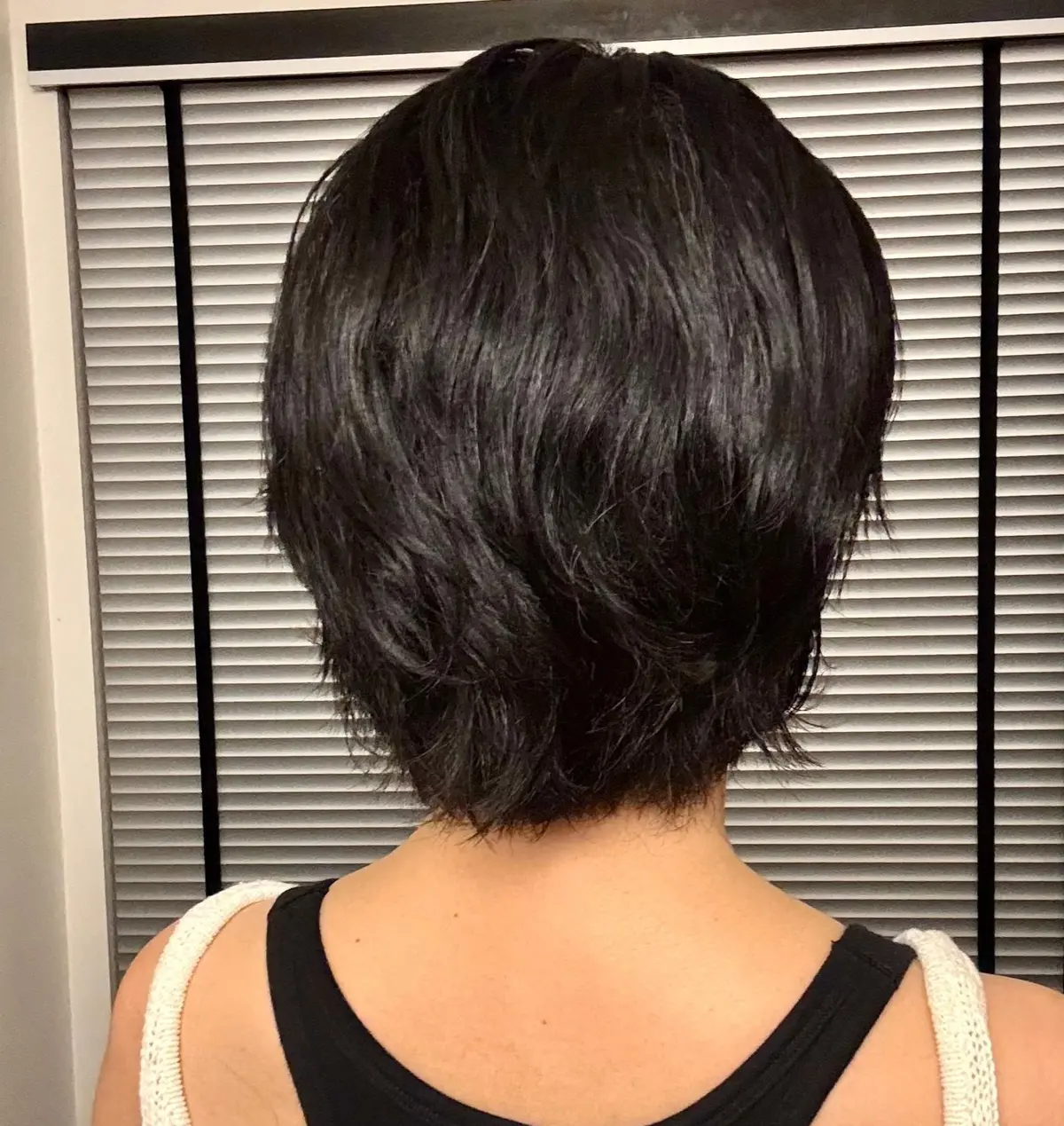 後ろからみた髪の毛の様子