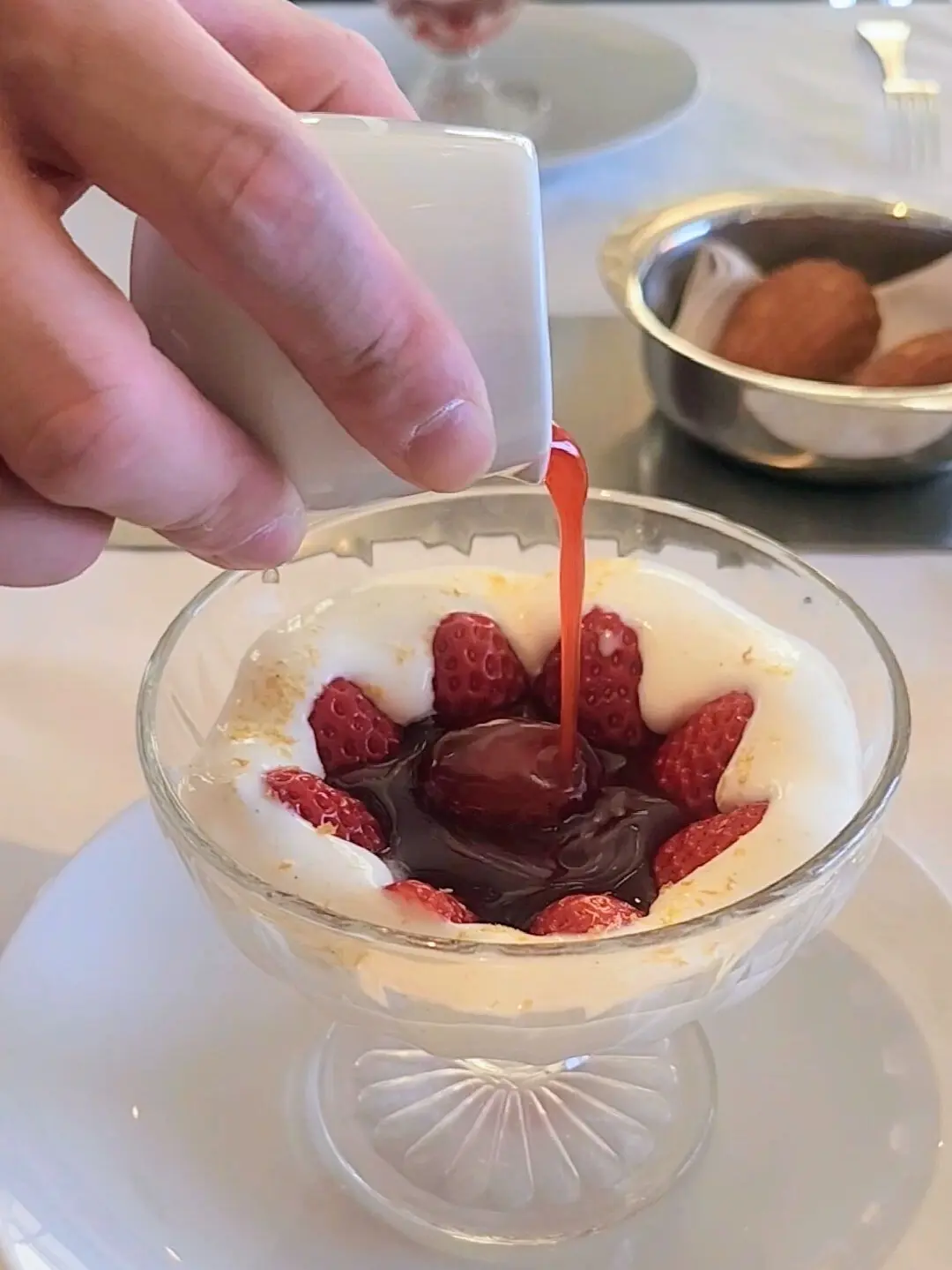 ブノワ、BENOIT 、アラン・デュカス、ビストロ、表参道ランチ、結婚記念日、夫婦時間、苺のクープ、苺スイーツ、パテドカンパーニュ、アルハンブラリング、40代ファッション、季節限定