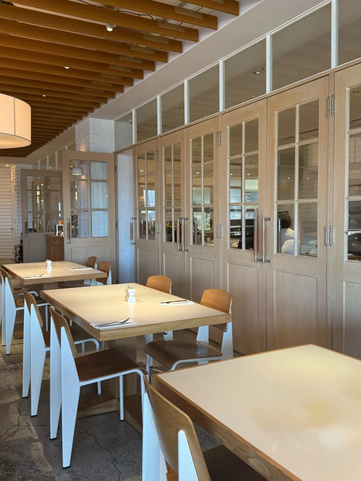 ビルズお台場店　店内写真