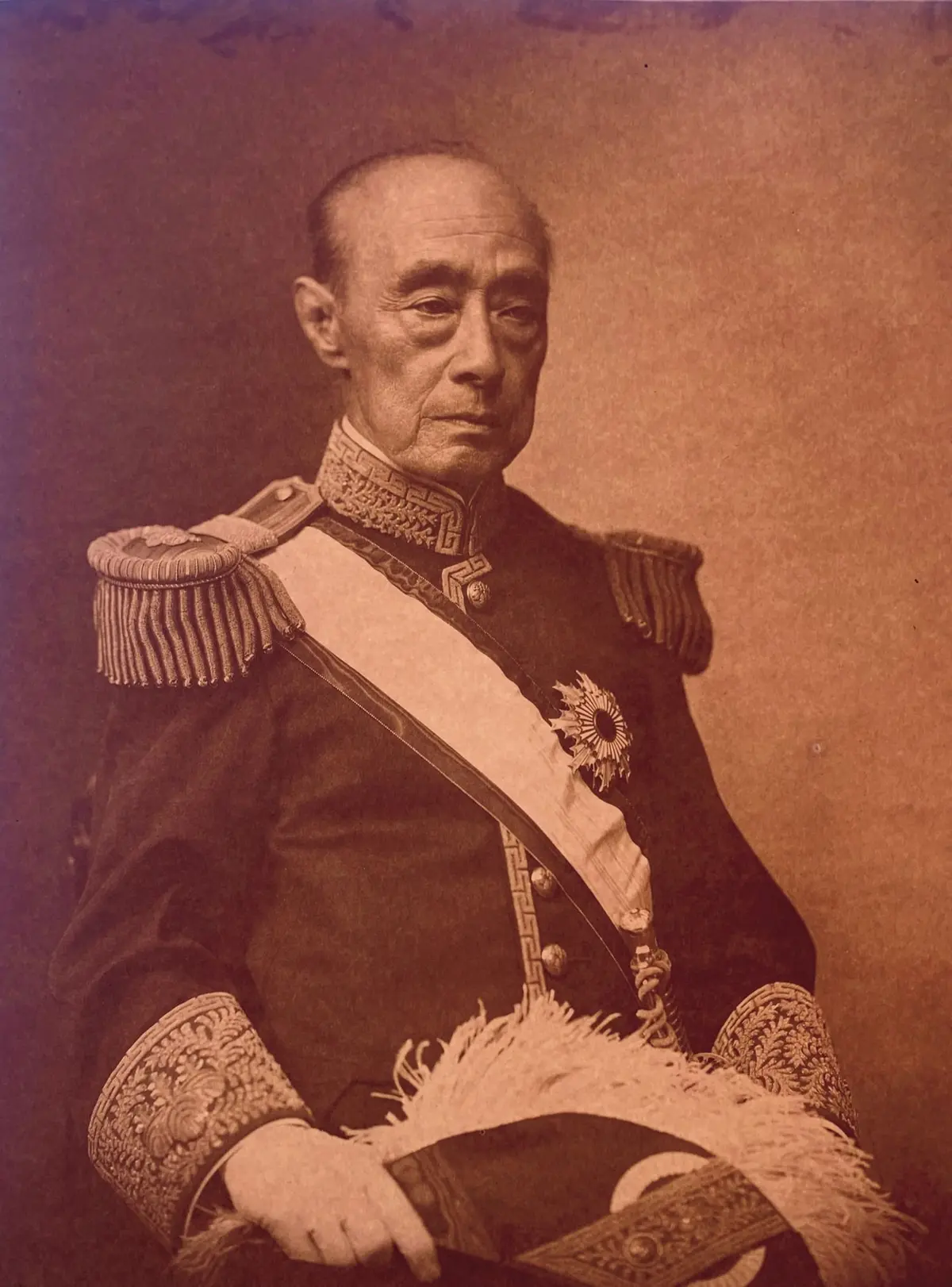 晩年の徳川慶喜。胸の勲章は大政奉還の功績により受けた勲一等旭日大綬章