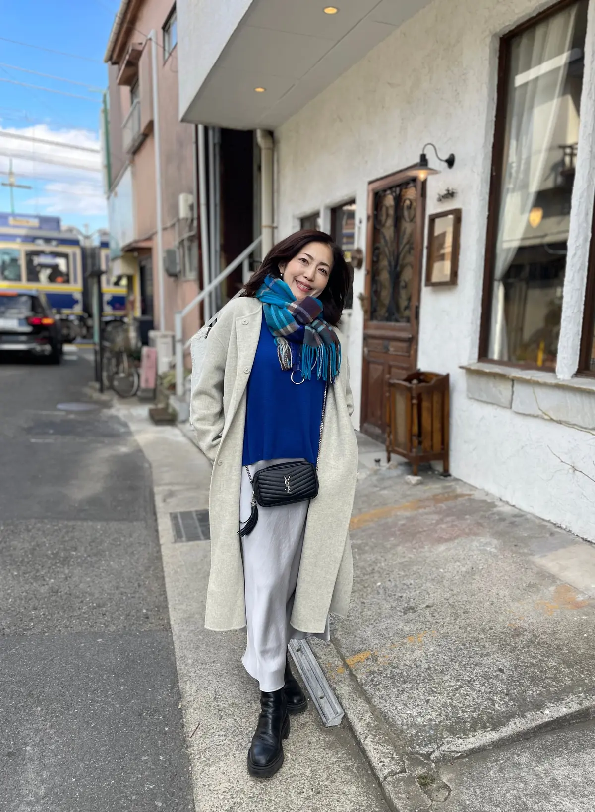 週末夫婦デートはロイヤルブルーのニットとの画像_1