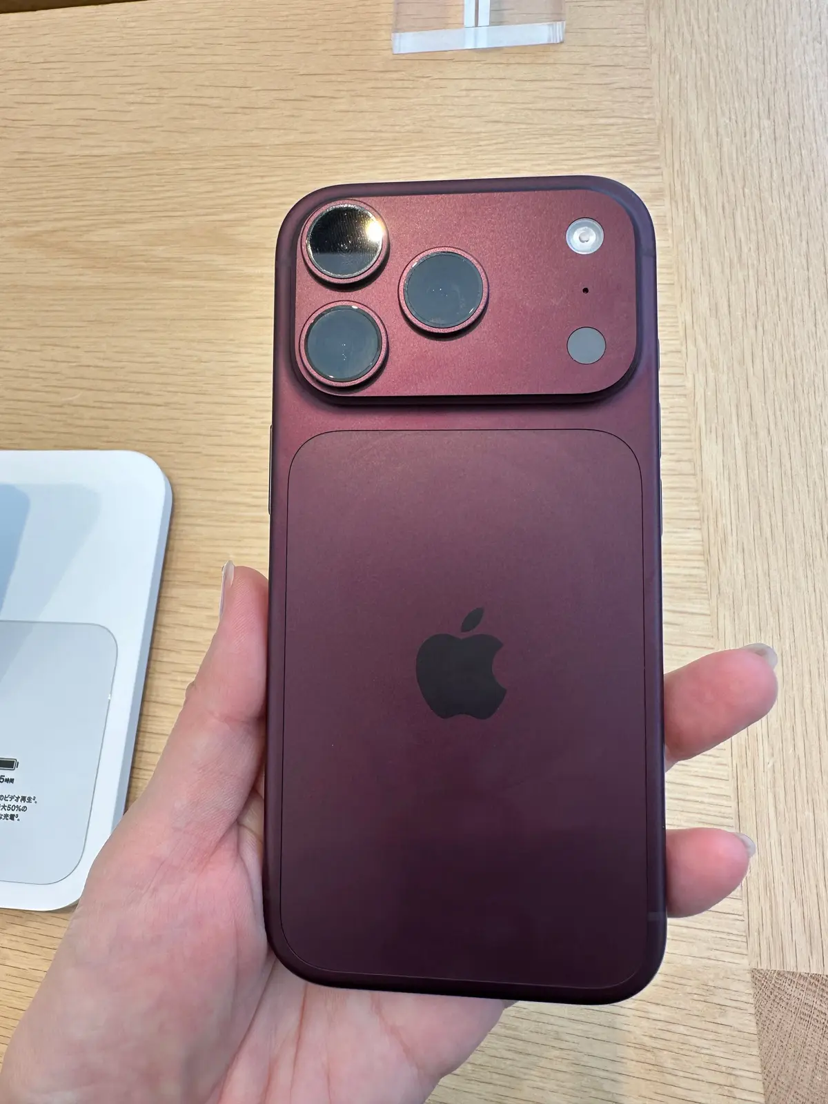 iphone iphone18pro 18pro ガシェット　スマホ　apple アップル　純正ケース　クリアケース　クロスボディストラップ　エルコム　フィルム バーガンディ