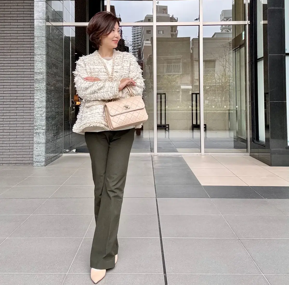 フェミニンなツイードジャケット　パンツコーデ　春ファッション