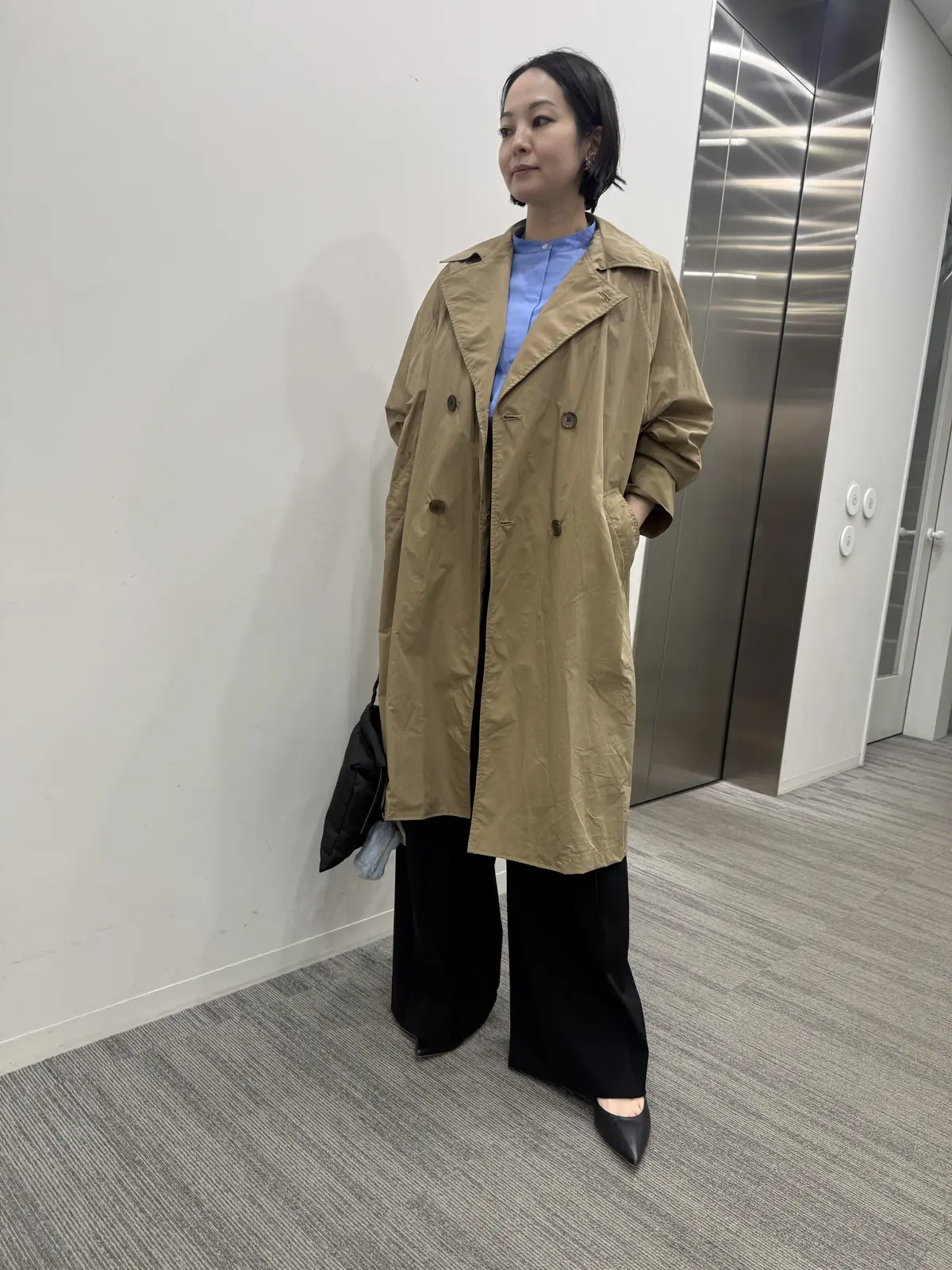 E by éclat担当エディターMKがTICCAのトレンチテントコートを着用