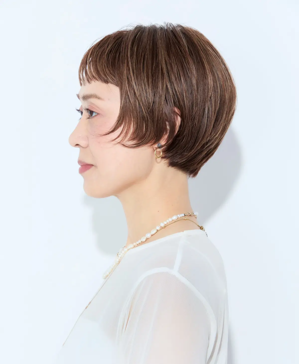Webエクラ  横から見たショートヘアスタイル　40代 50代 髪型