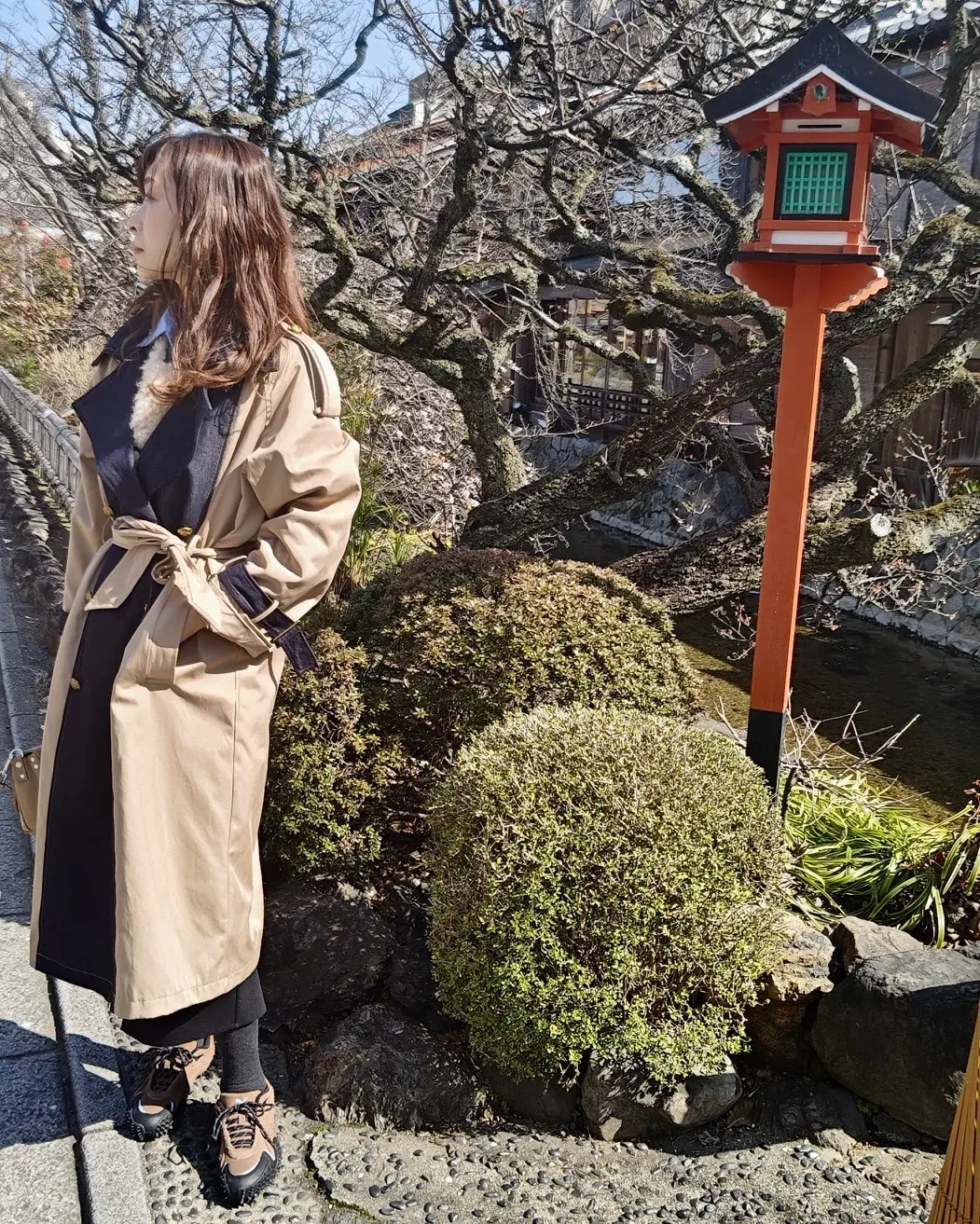 トレンチコート＆スニーカーコーデで早春のの画像_4