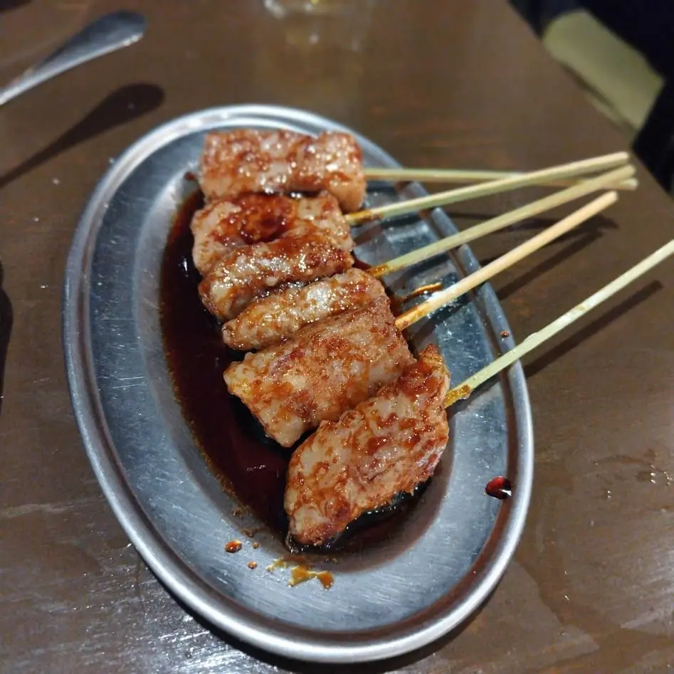 サル食堂名物　串トンテキ