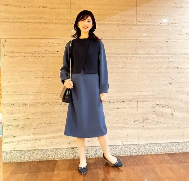 ネイビーコーデ　セットアップワンピース　春ファッション