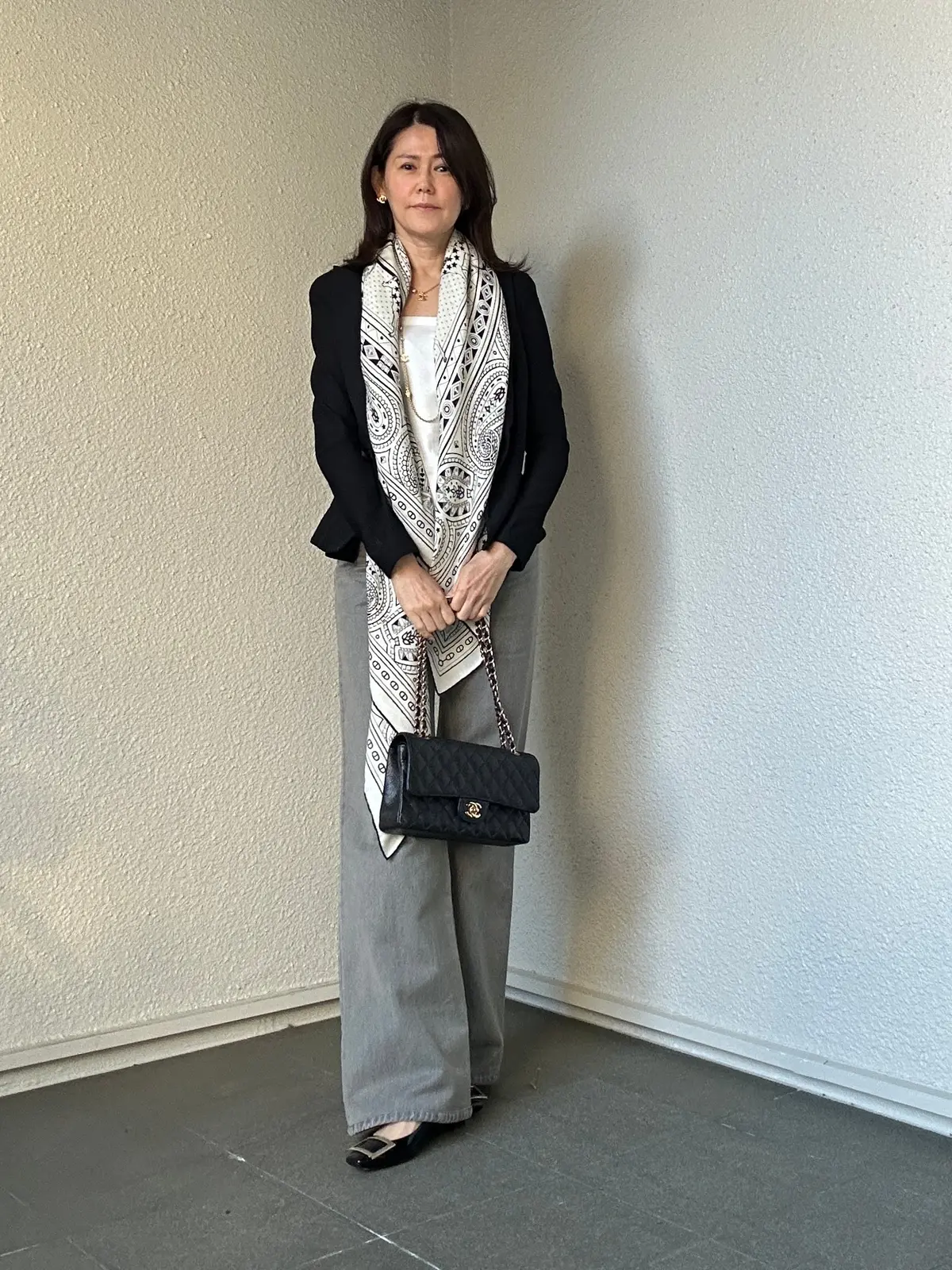 エルメスのスカーフ、ジーンズコーデ