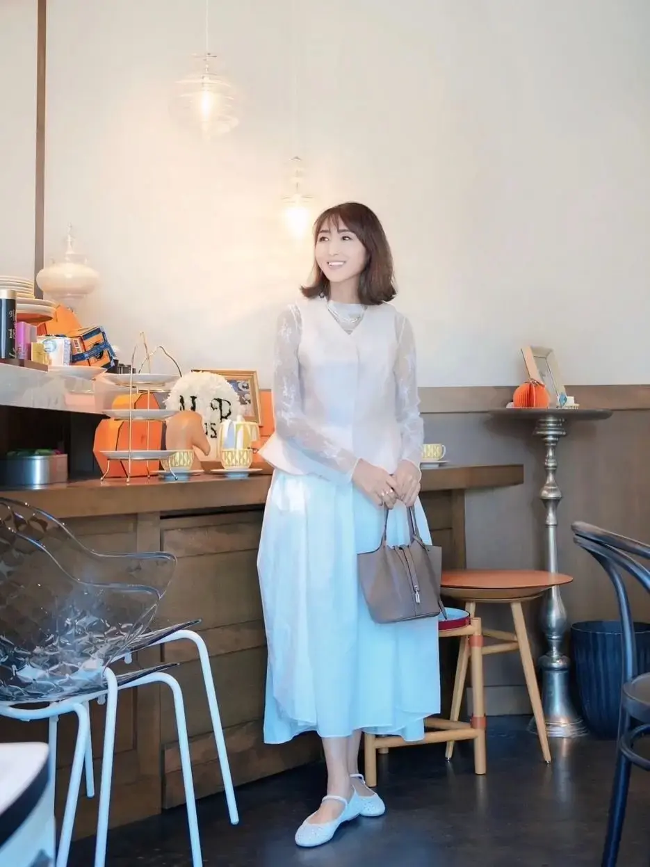H&Mのペプラムベスト　ランチコーデ