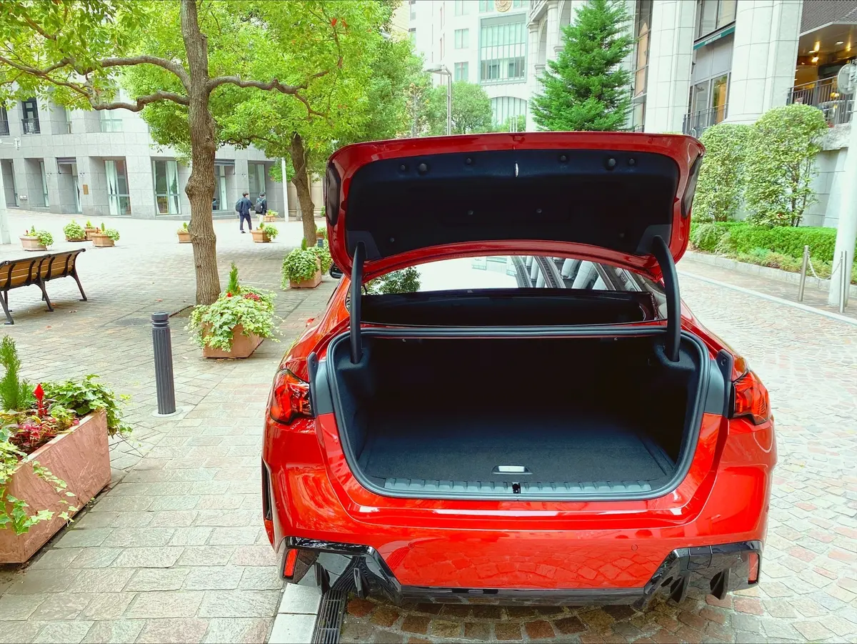 BMW ２シリーズ グラン クーペ トランク ハンドル まるも亜希子さんによる試乗体験ルポ