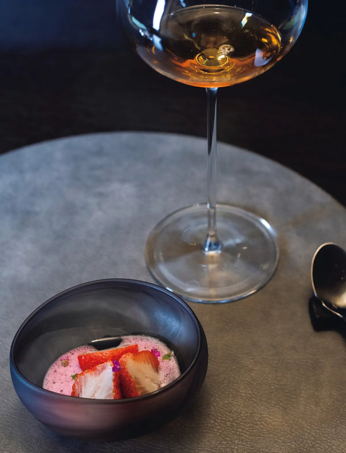 イチゴはこだ わりの品種「桃薫」を使用。茶湊流水￥24,800