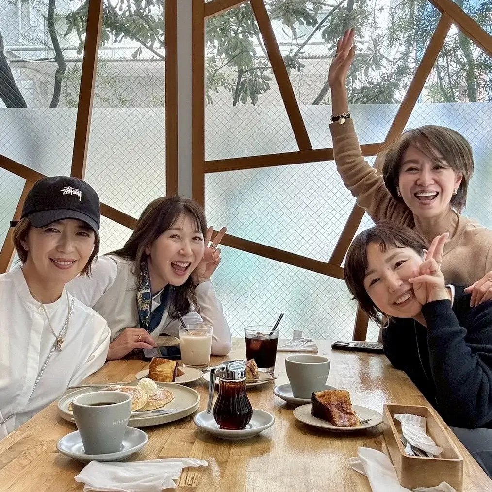 カフェで女子会