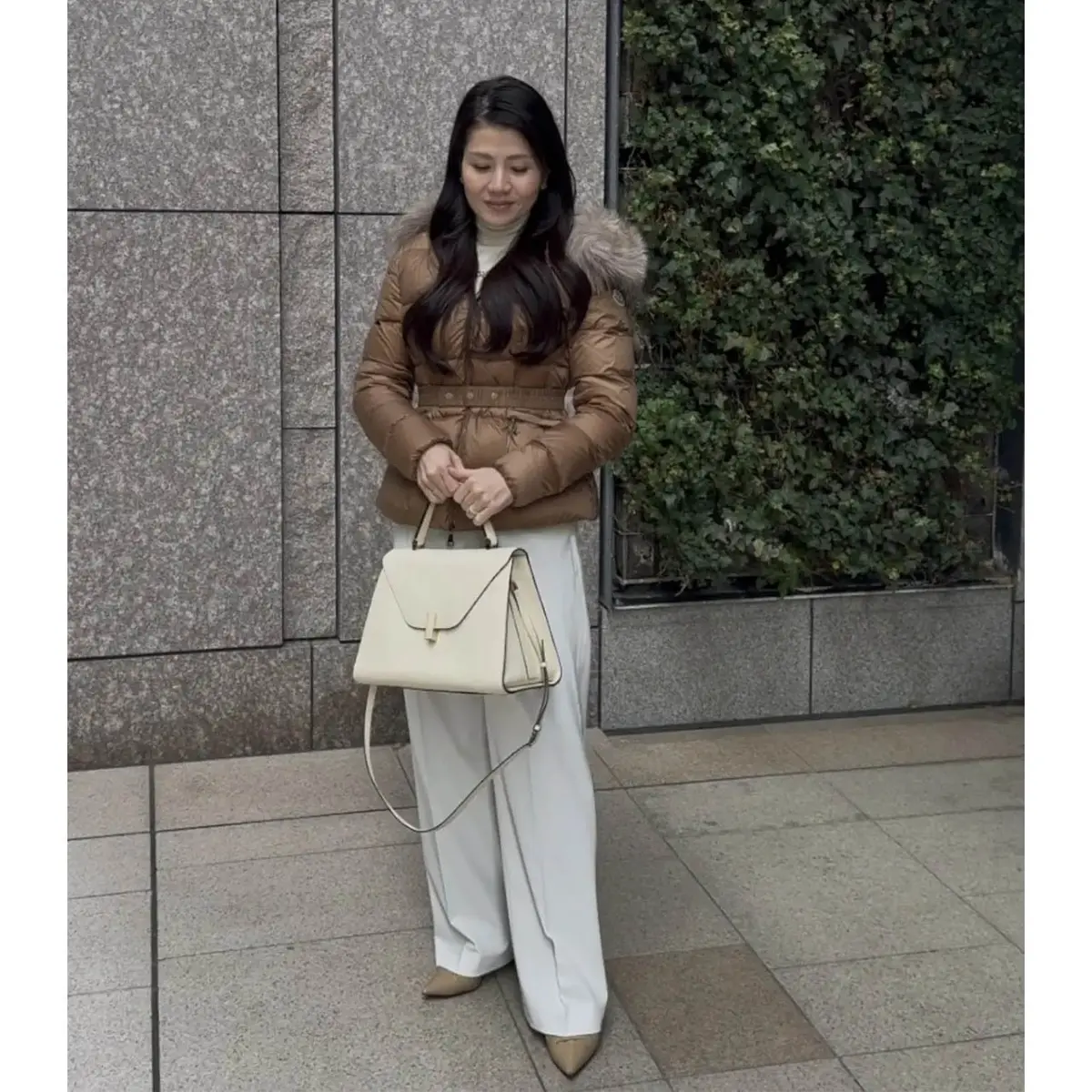 小泉雅恵さん　アラフィー世代におすすめなのは”艶のあるダウン”