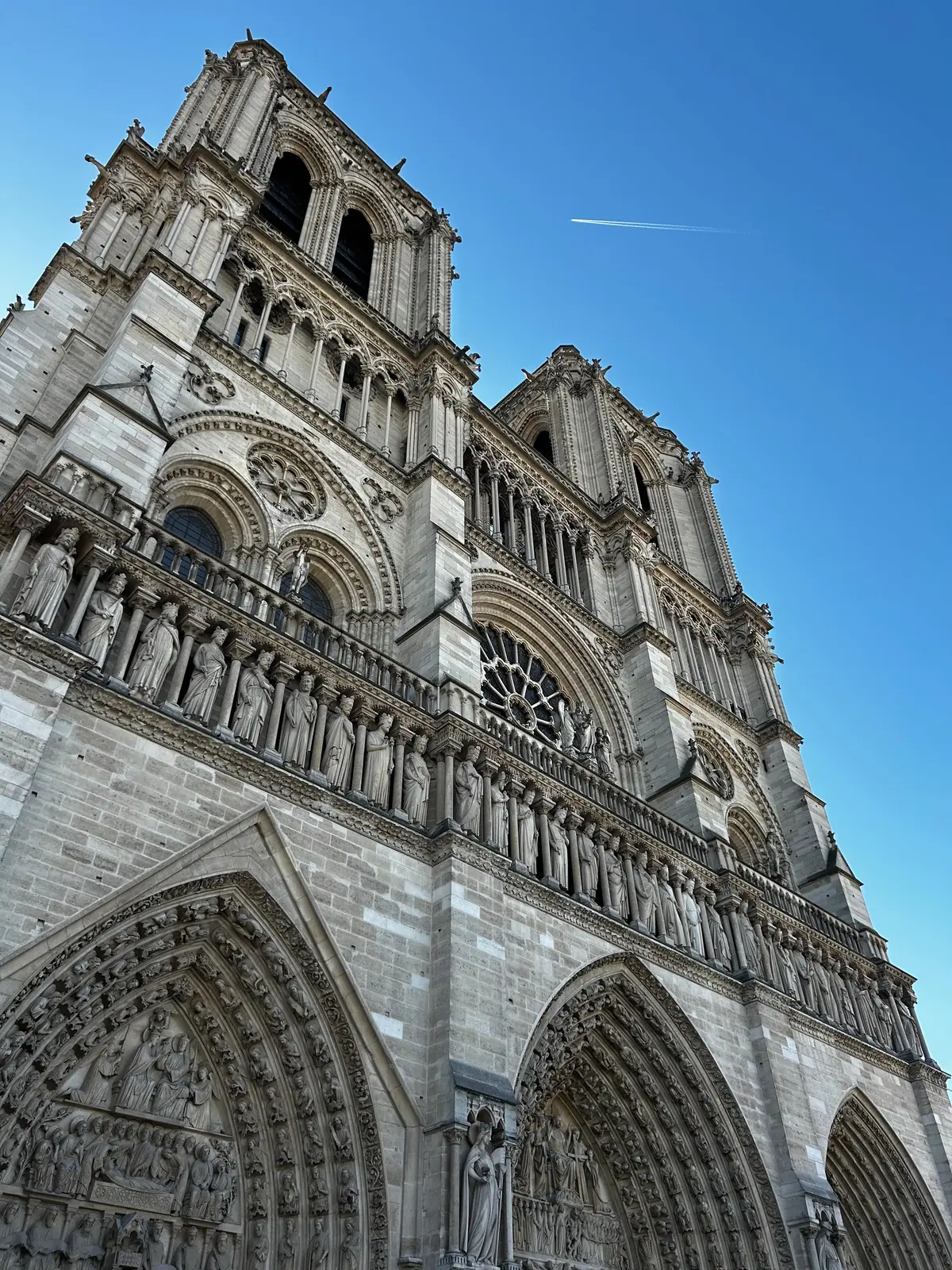 Netflix ネットフリックス　　TVドラマ「エミリー、パリへ行く」seasons5 の最新ロケ地