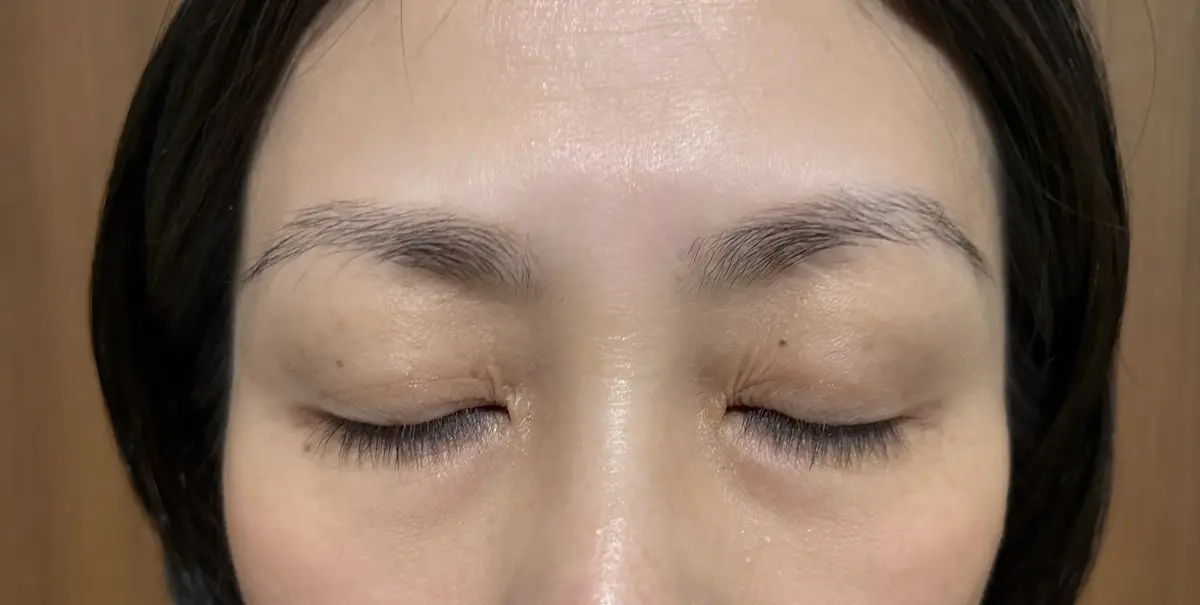 編集Nの眉　before　エクラ編集部員の偏愛名品図鑑