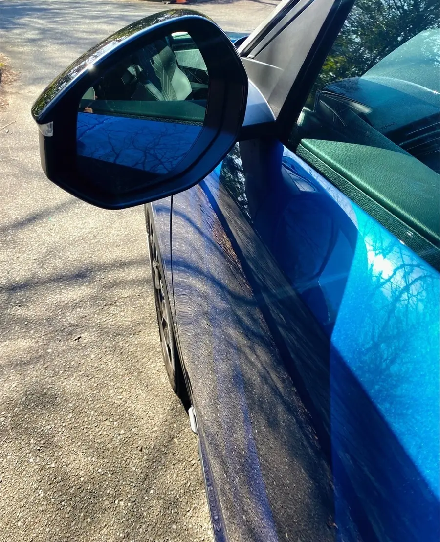 まるも亜希子さんが試乗するプジョー3008　プジョー3008のサイドビュー　プジョー3008のフロントミラー