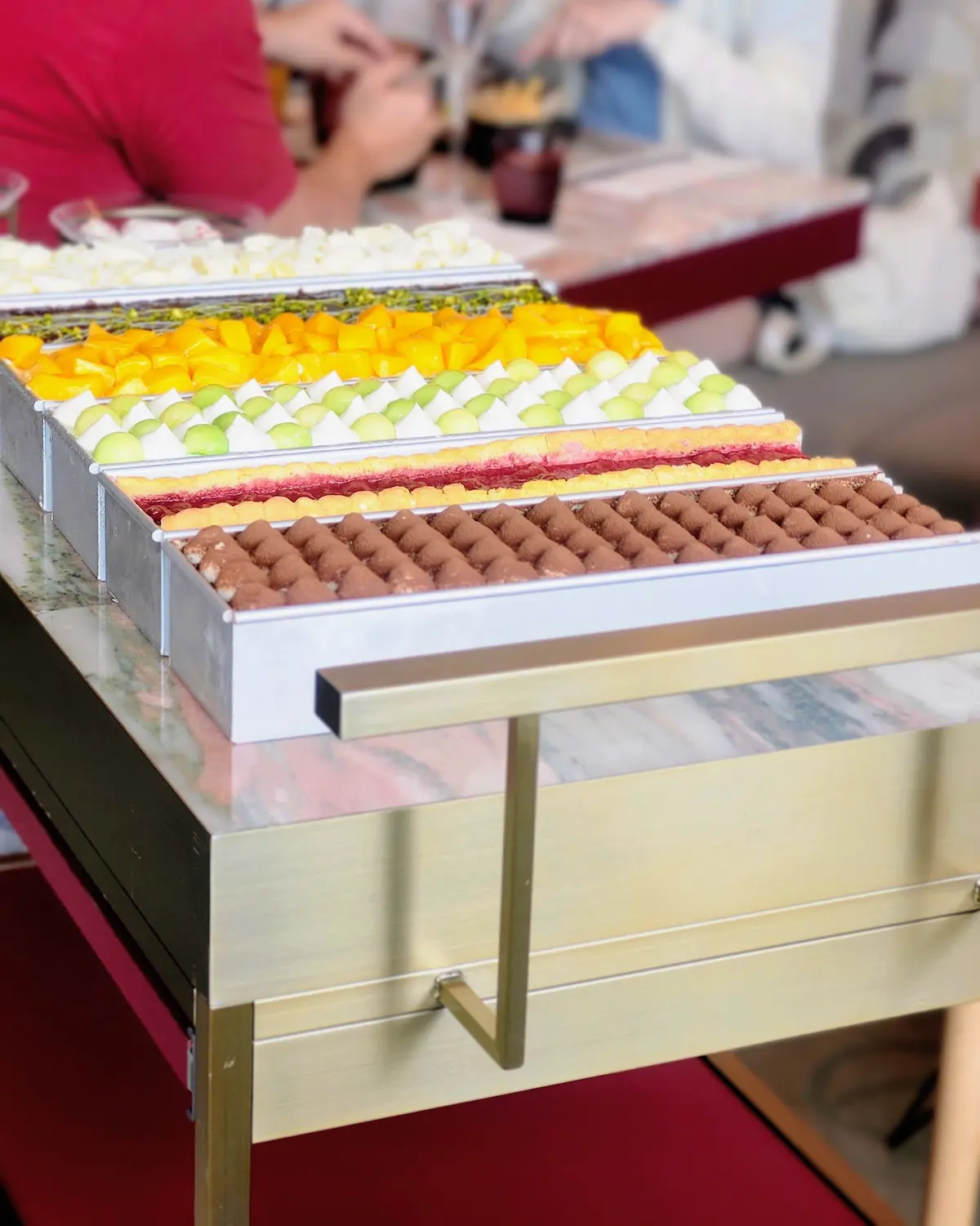 Prés de L’AS、原宿、神宮前、表参道、ランチ、new open、40代ファッション、フォアグラクリスピーサンド、デザートワゴン