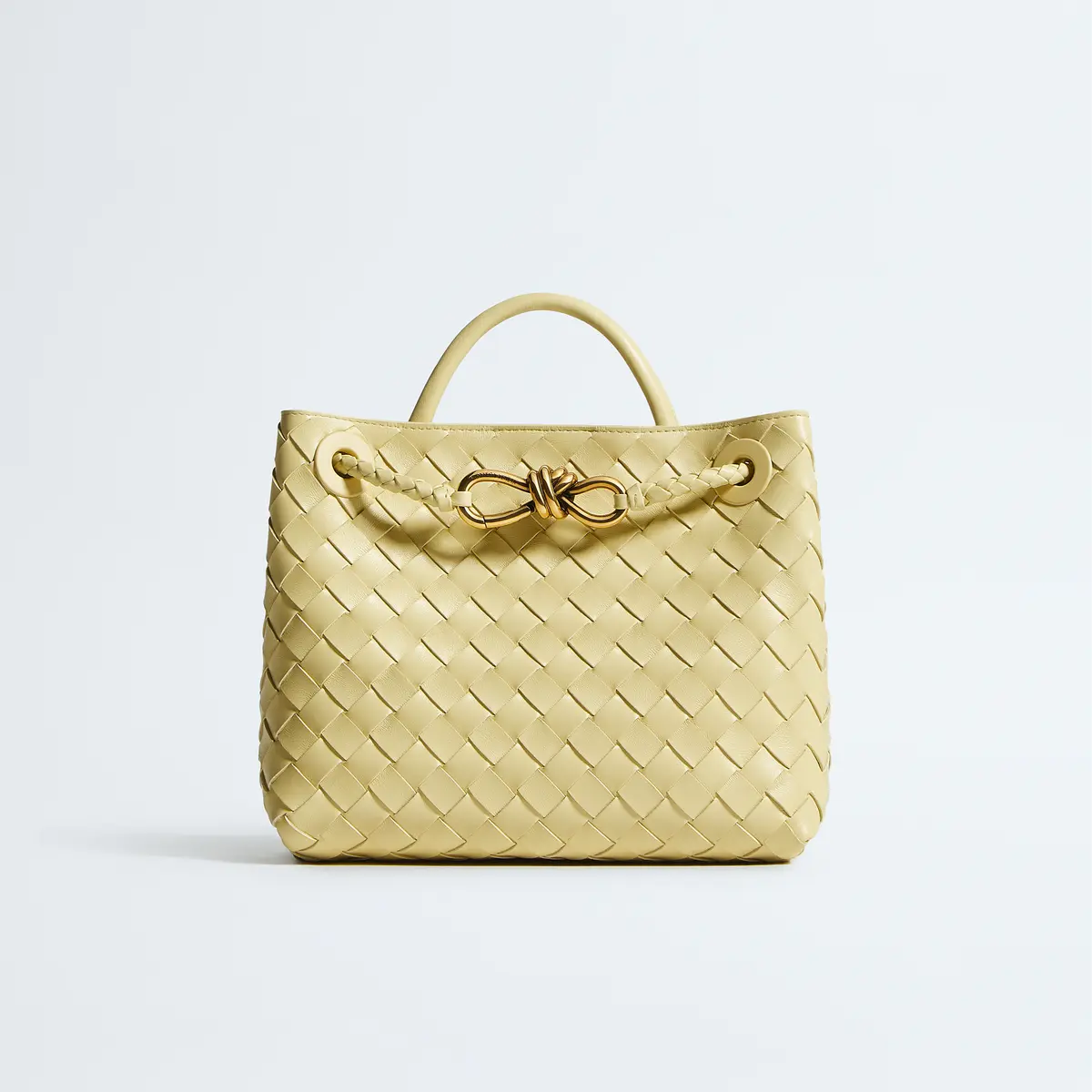 ボッテガ・ヴェネタ　斜め掛けバッグ　イエロー