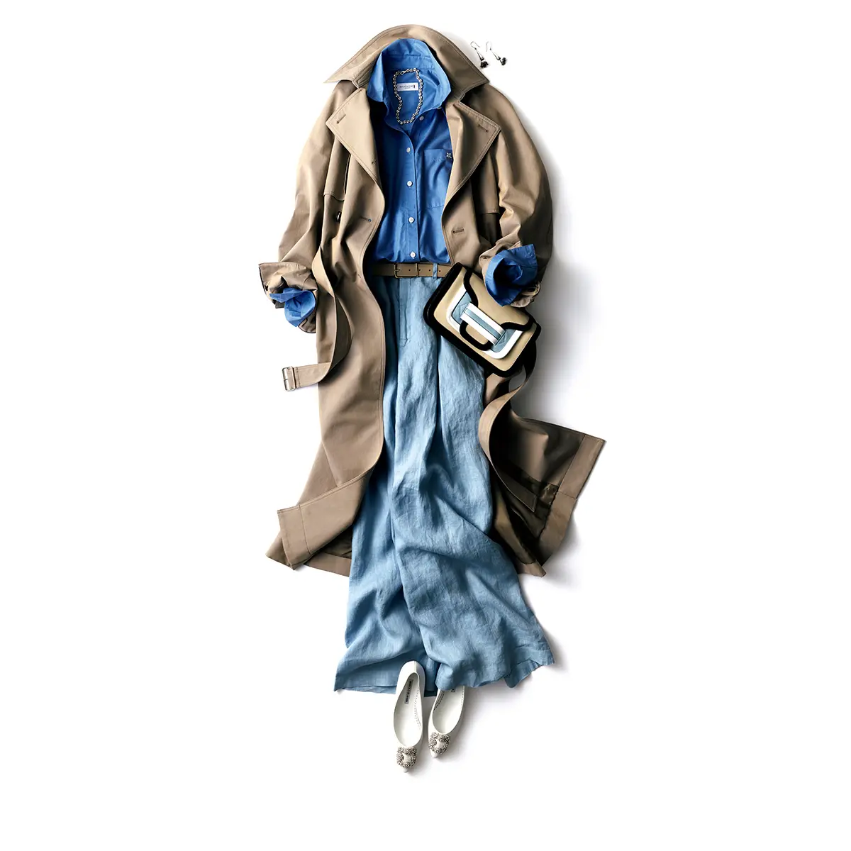 澄んだブルーと、聡明なベージュ。 心落ち着く配色で、足どりも軽く！