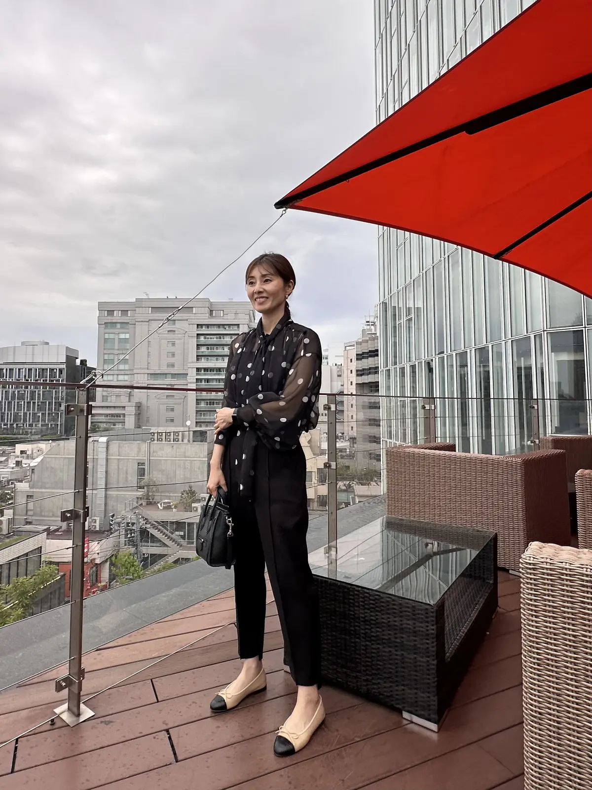 ムーディーなテラスランチは、シアーなブラの画像_1