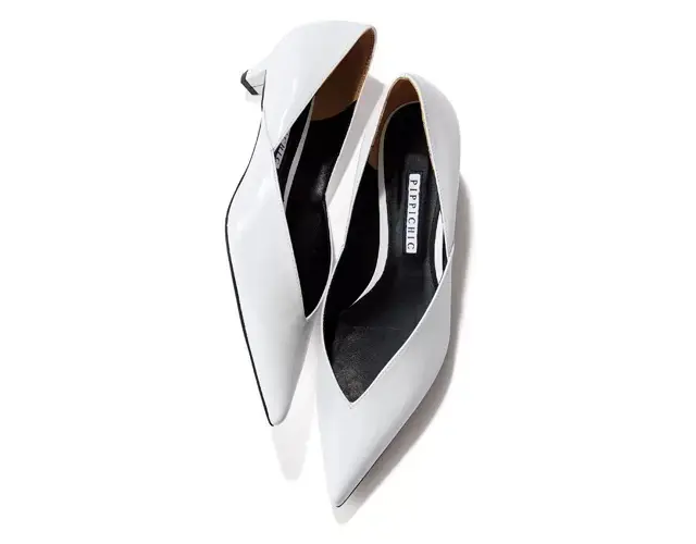 サイドのVカットがモード感をプラス。 ￥35,200／リンク・セオリー・ジャパン（ピッピシック／セオリーリュクス）　