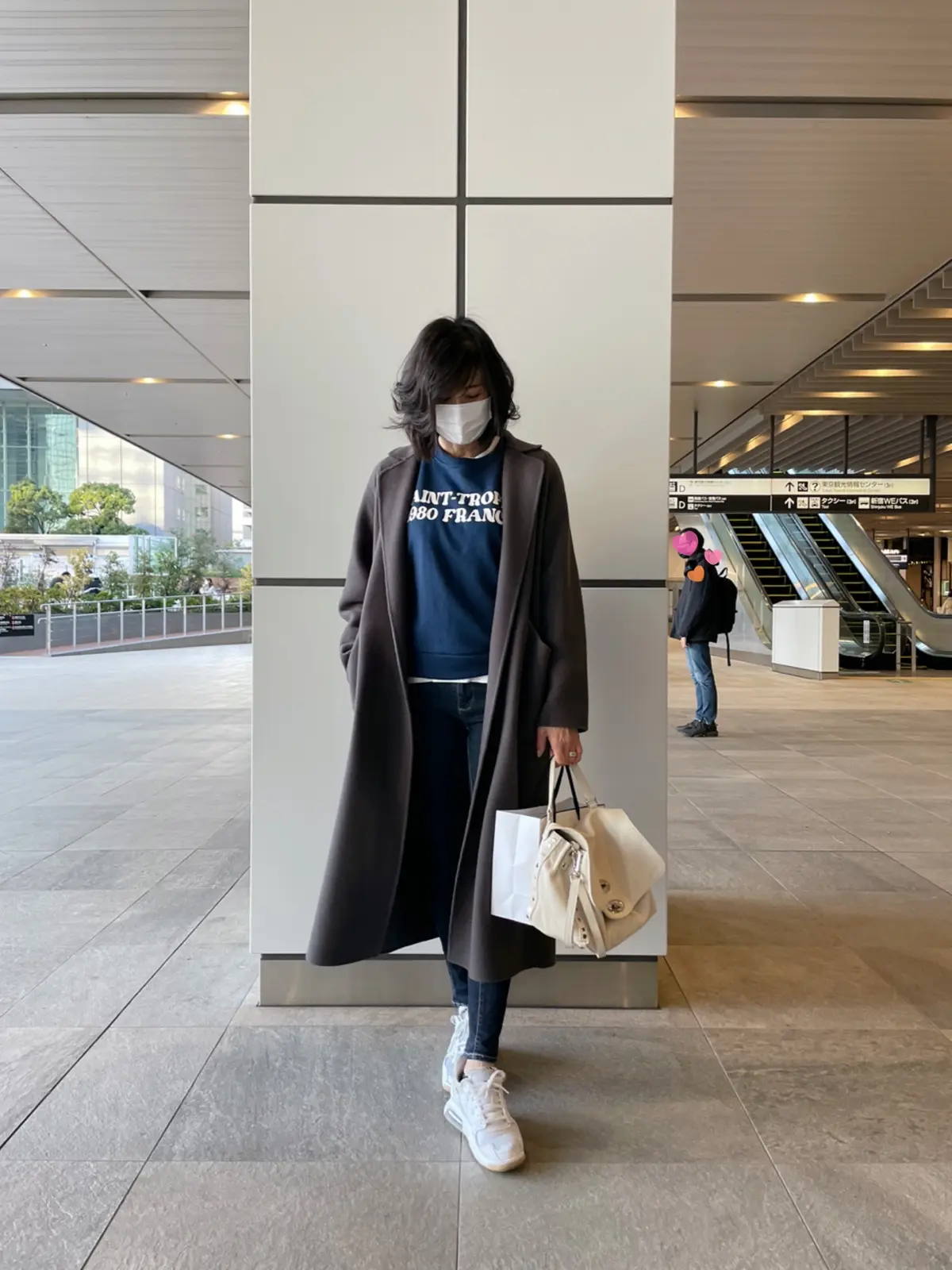 ZARAのテキストスウェットコーデの画像_3