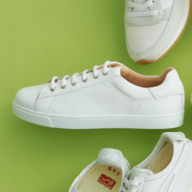 ミニマルなデザインがリュクスさをきわだたせる一足