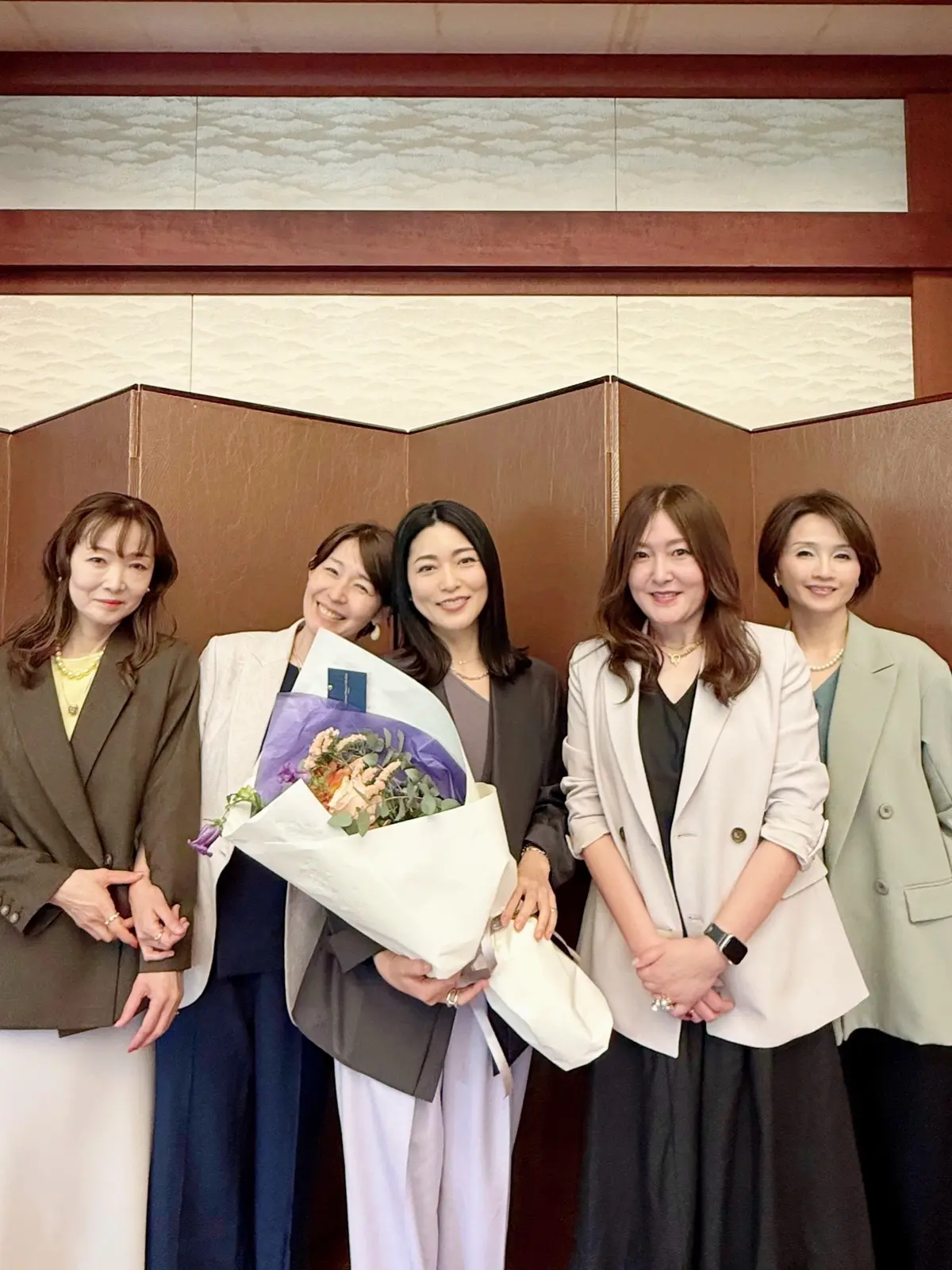 Webエクラブロガー仲間との集合写真。大阪迎賓館の前にて撮影