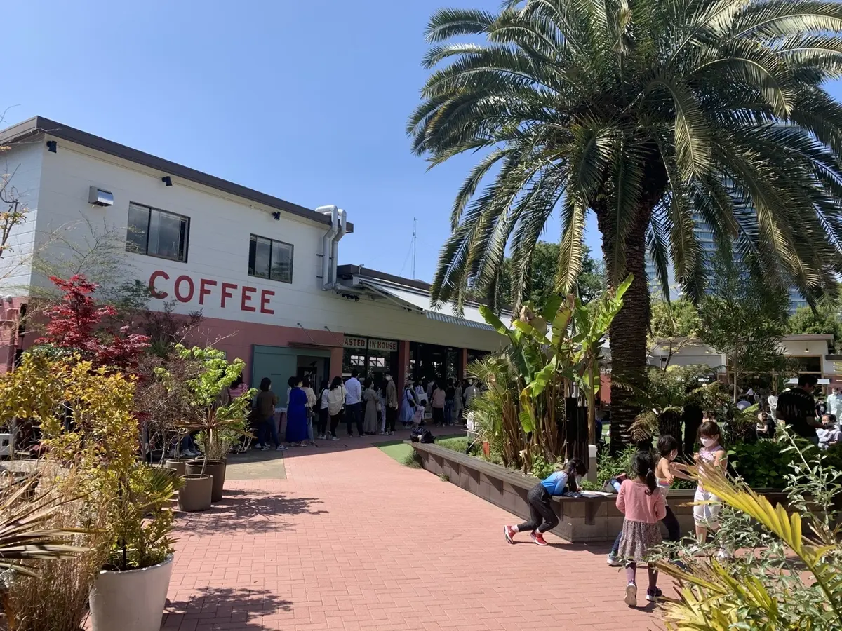 サスペンダースカートで青山のカフェへの画像_1