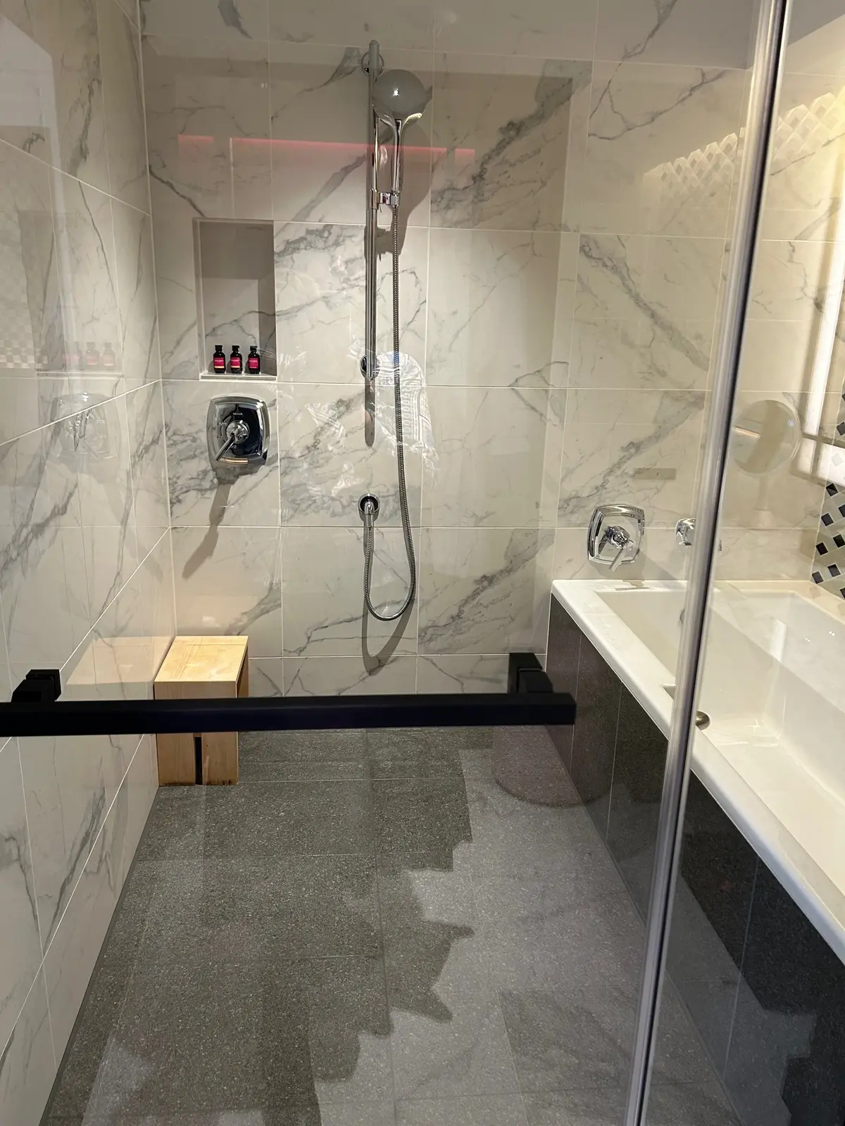 シャワールーム