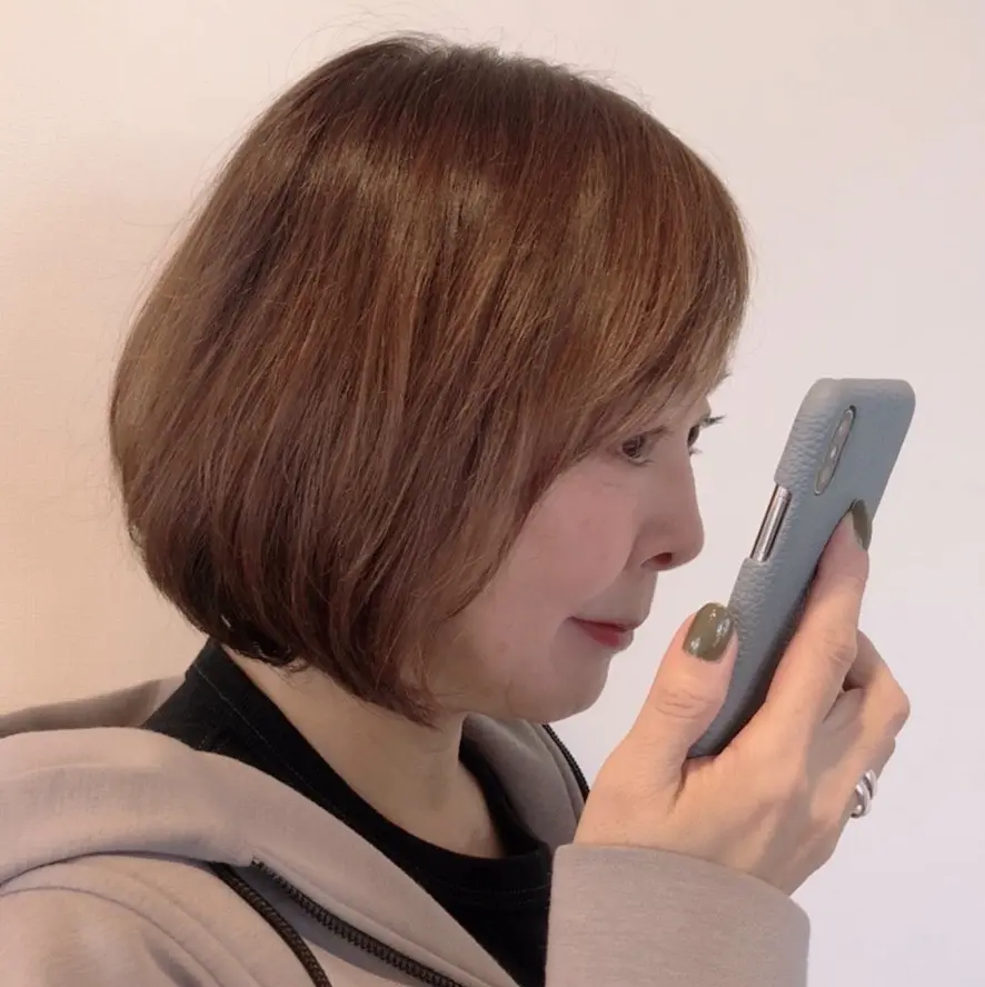 スマホを至近距離で見続けることで起こる「の画像_3