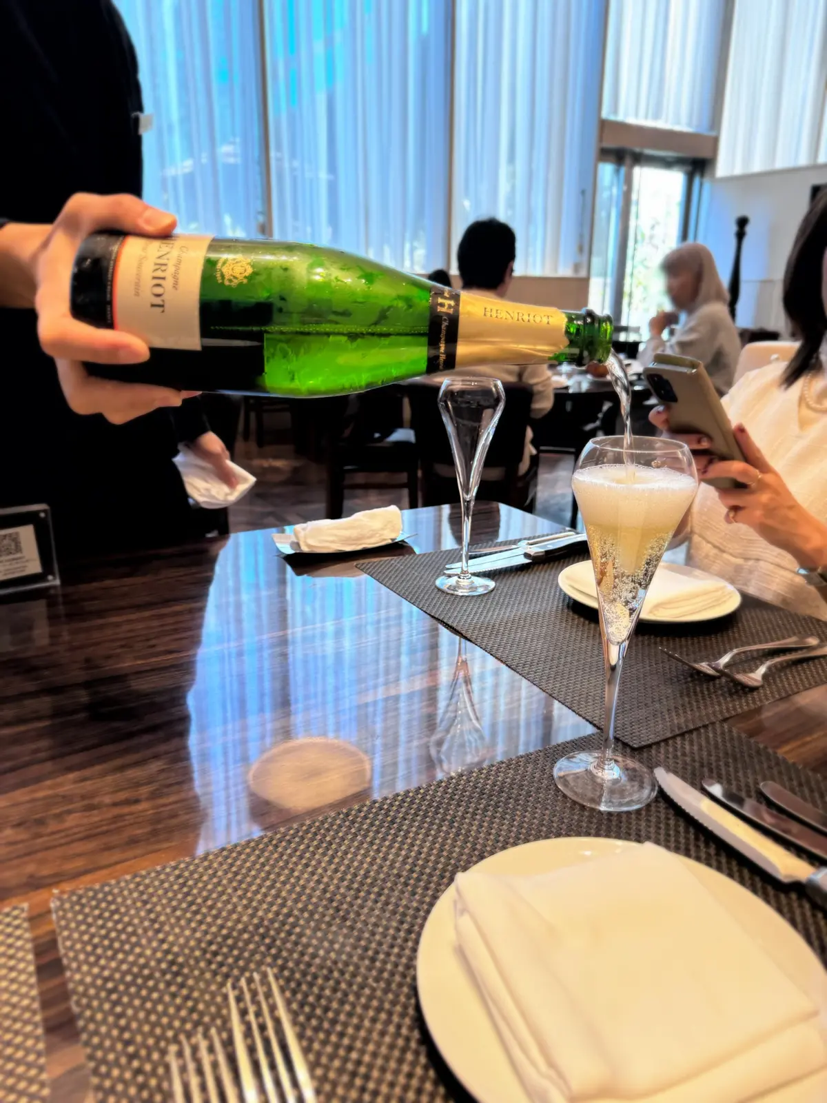 ステーキとシャンパーニュでご機嫌な日曜のの画像_2