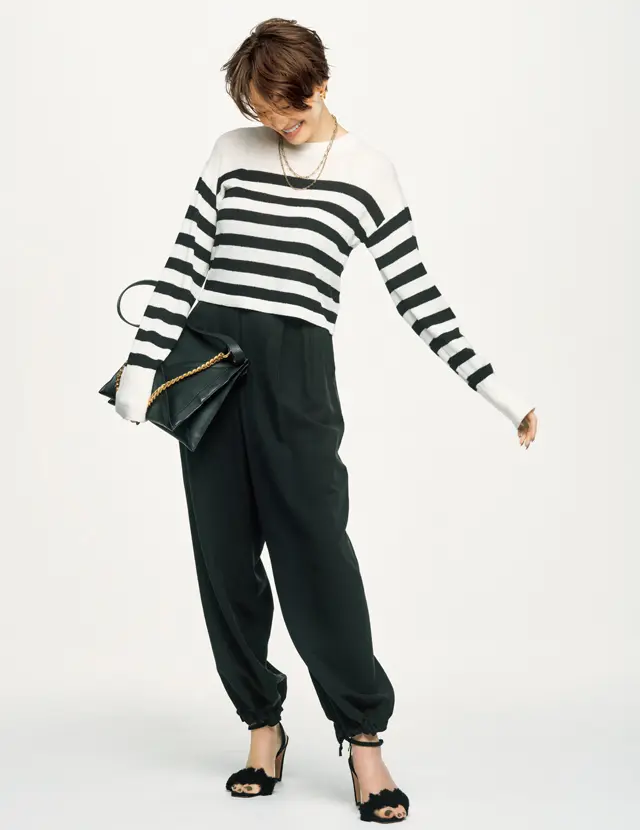 遊びの効いたアイテムはモノトーンで洗練される