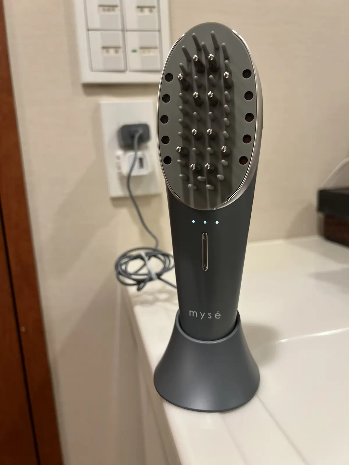 ヤーマンのブラシ型美顔器スカルプリフト　アクティブ　を充電