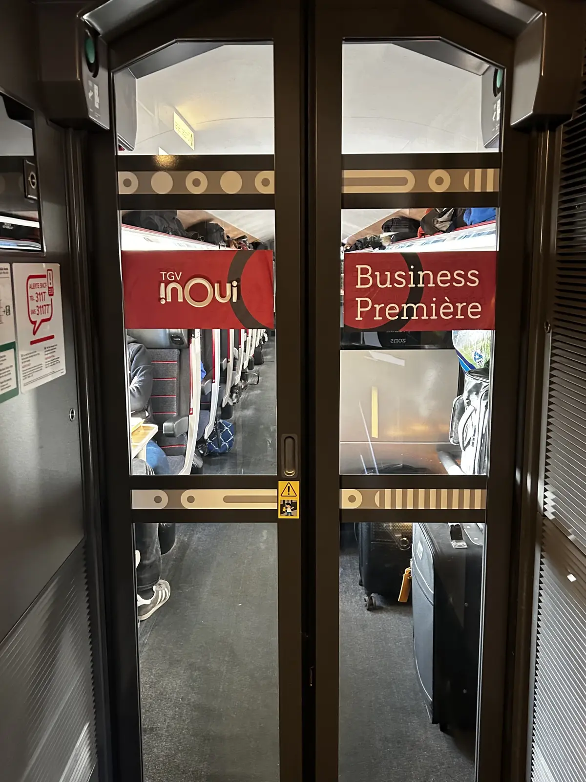 電車　鉄道の旅　新幹線　