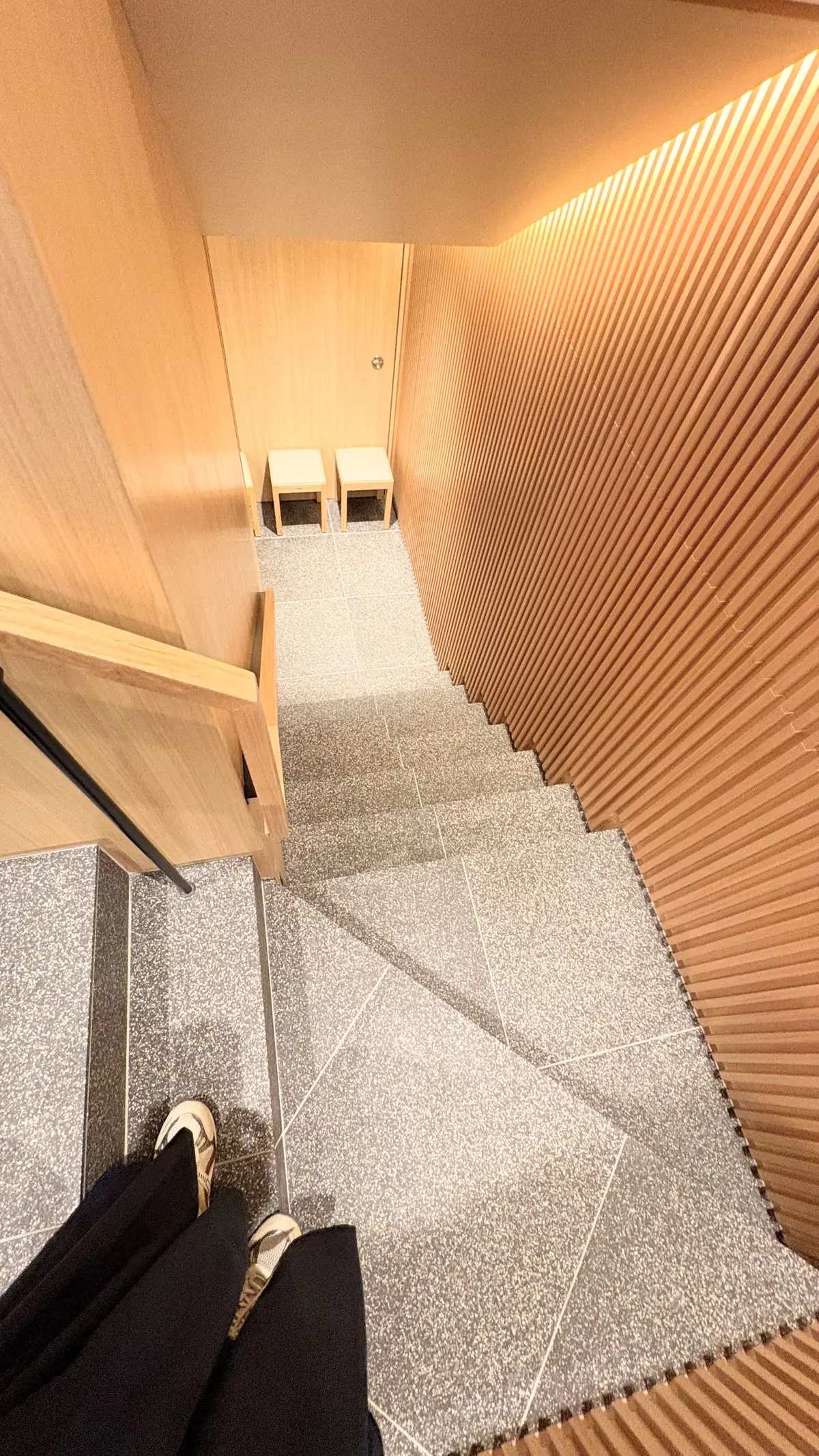 神楽坂　商店街　神楽坂商店街　紀の善店内　階段