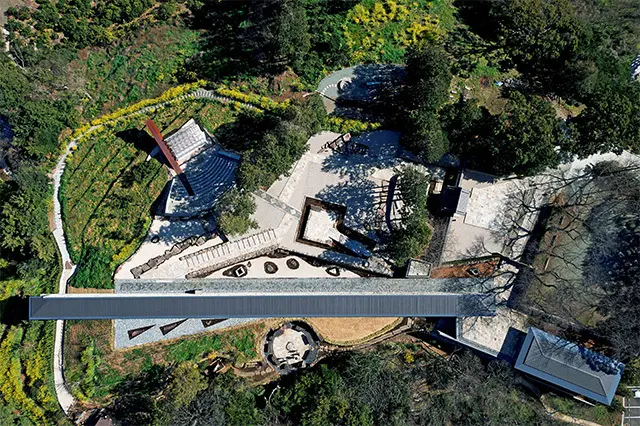 測 候所の全体像。