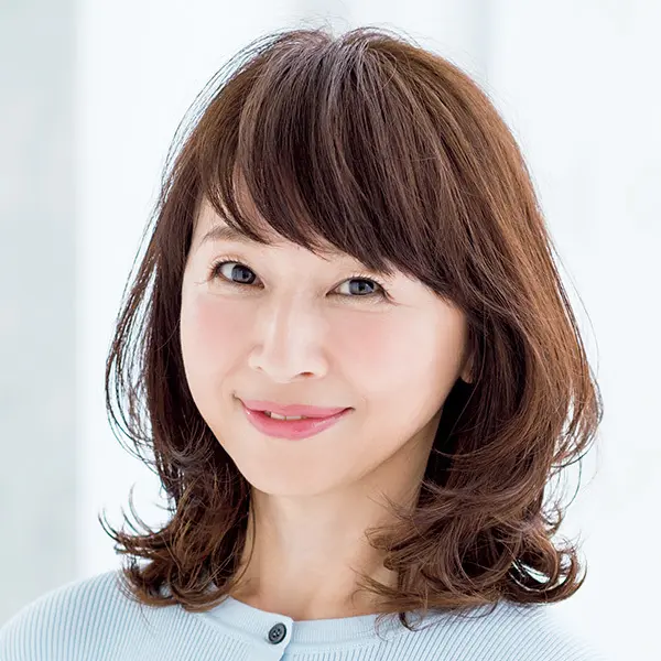 気品漂うフェミニンさを演出！マッシュフォルムミディアム【アラフィーのための春ヘア・ミディアム編】